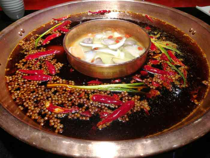 重庆老石匠鲜菜土火锅-"只能说很一般吧,食物看起来不是很新鲜,火.