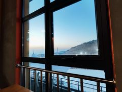 -采薇庄园四季滑雪场