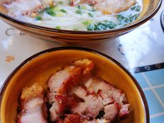 脆皮香猪肉-肇兴特色牛肉粉
