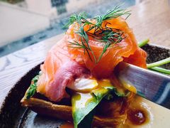 华夫饼配水波蛋烟熏三文鱼-BOR Eatery(安福路店)