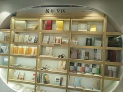 -钟书阁(珍园店)