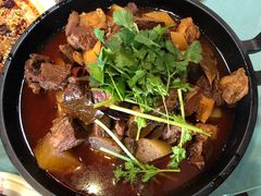 红烧牛肉-巴人汇三篇小龙虾江湖菜(李家沱店)