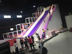 -嘿哟动霸CHUA·新潮玩运动娱乐中心·蹦床滑冰团建乐园