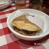 很多都是带着小朋友来吃 吃着安心 ️蒙古奶酪饼