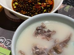 -洪氏嗨捞·广东猪肚鸡·椰子鸡火锅(西咸万象城店)