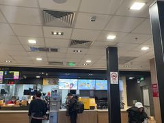 -麦当劳(上海虹桥站30B检票口楼上)