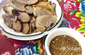 Garlic-Flavored Pork Shank