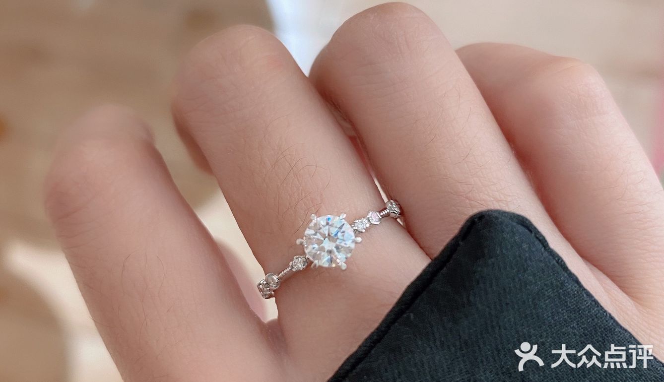 妥妥可以C位出道的高颜值钻戒💍