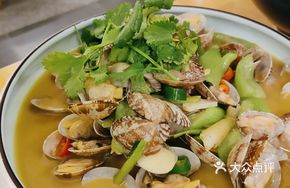 Loofah Stir-fried with Clams