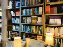 -邊城書店