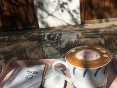 -喵屿·大理花园猫咖