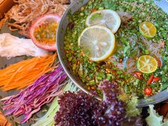 炭烤猪颈肉撒撇米线-Ameigo梅果·云贵川bistro(长宁来福士店)