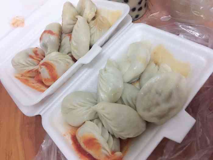 室友再一次的欺骗了我,说请我吃大餐,然后竟然是打包了沙县小吃的蒸饺