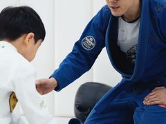 -菠萝格斗巴西柔术训练馆