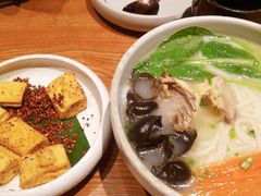 -云海肴·汽锅鸡·云南菜(天山百盛优客店)