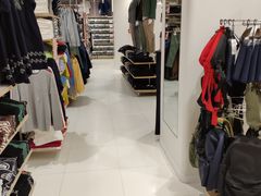 -优衣库(上海金桥国际商业广场店)