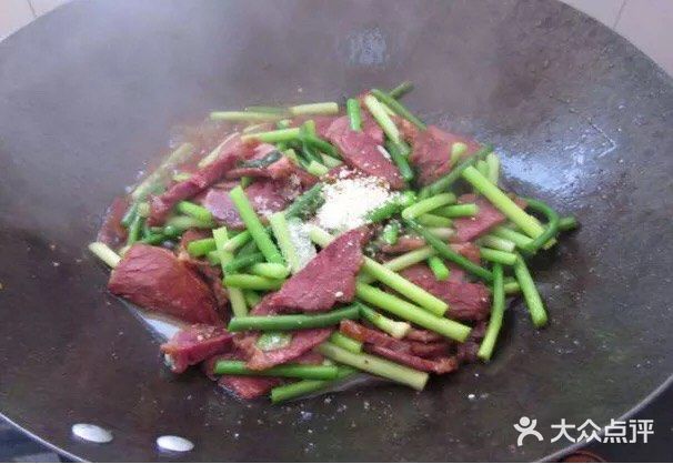 玉米厨房一一下酒下饭的蒜苔炒牛肉