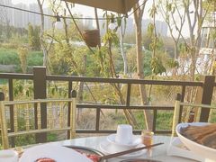 -茅草房·河畔园林火锅