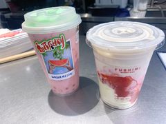 招牌草莓大福奶茶小杯-伏小桃(明瓦廊店)