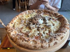 黑松露水波蛋pizza-Grande A'moo(上海万象城店)