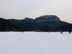 -济南卧虎山滑雪场