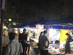 -吴山路夜市
