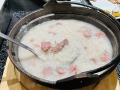 顺德猪杂粥-何妹湿辣牛肉·粤式烧烤砂煲(桂雅路店)