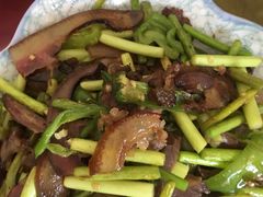 腊肉炒蒜苔-土家美食园