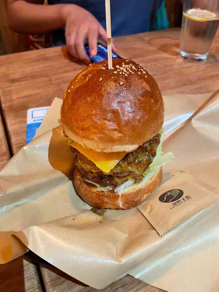 lone star 孤星汉堡-"据说老板曾经在美式汉堡店工作多年,以传统.