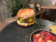 经典芝士汉堡-HIGH FIVE哈福手工汉堡(桂林路店)