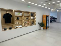 -小鹏汽车上海吴中路销售服务中心