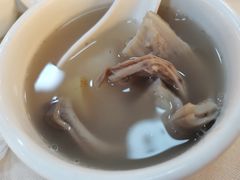薏米芡实莲子鸡爪猪肚例汤-华哥私厨-原醉琼楼