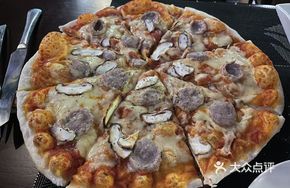 Mushroom Sausage Pizza