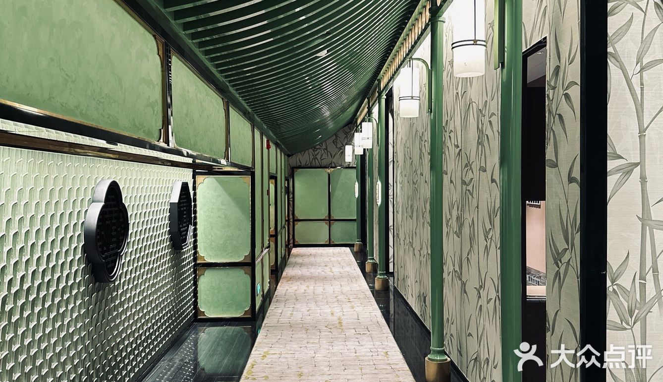 福州酒店中餐厅的天花板？