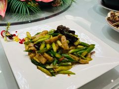 芦笋炒墨鱼松-君海悦酒楼