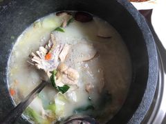 -南渝食府.墨脱石锅松茸鸡