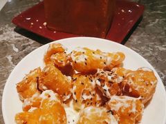 鬼马鲜果虾球-港丽餐厅