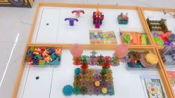 -菠萝树益智玩具体验馆(同成街华联店)