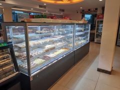 面包甜点陈列柜-蜂蝶来饼店(拱北总店)