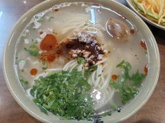 -亮亮面馆(经六路店)