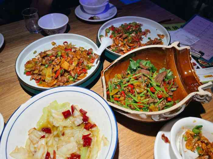 王掌柜川菜馆(厚街万达店)-"[薄荷]环境:店内50张桌子…别担心没.