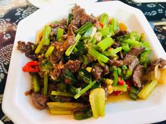 -临江餐馆二楼美食部落