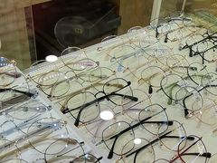 -三叶眼镜城批发市场(上海火车站店)