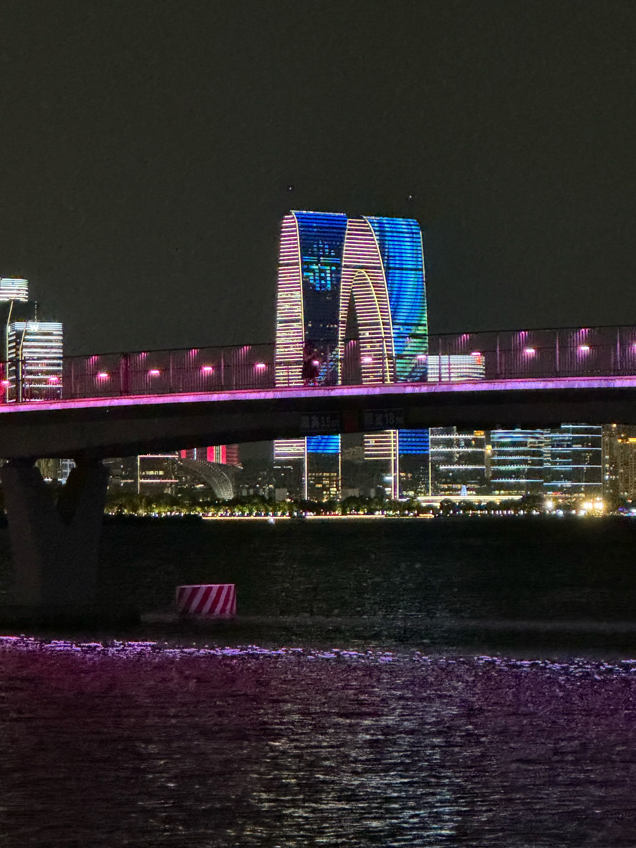 金鸡湖步道夜景图片