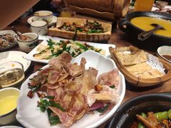 -老滇山寨•云南特色菜•地方菜•民族风情歌舞表演(金碧店)