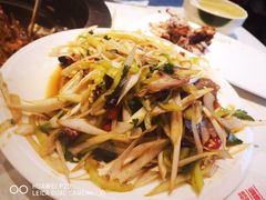 老虎菜拌牛肉-灶座小锅烀饼·铁锅炖(道里店)