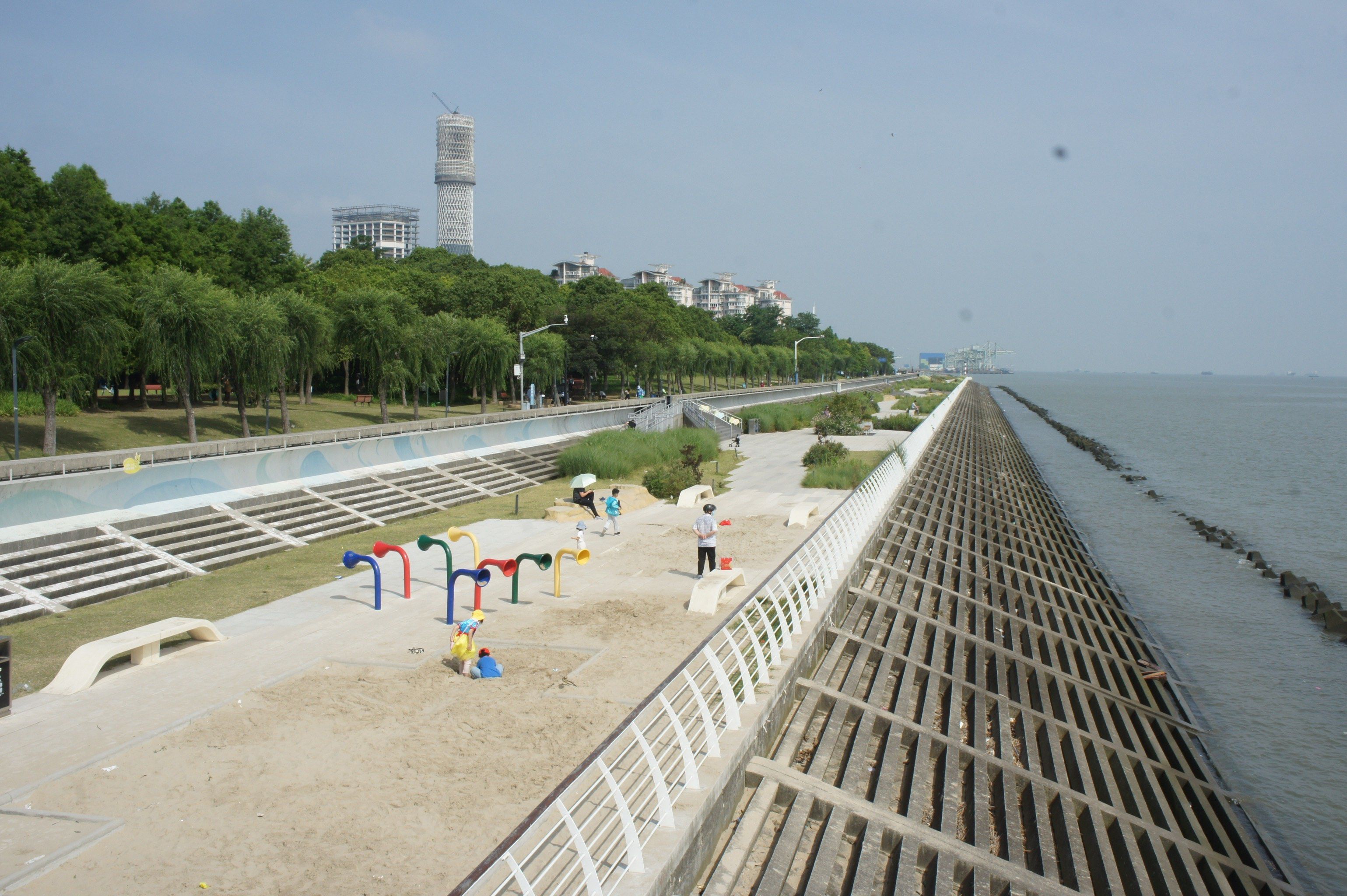 颇具自然和野趣的宝山滨江公园