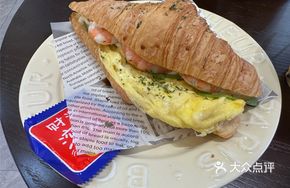 Avocado Egg Shrimp Croissant