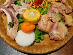 招牌凤凰投胎汤底锅底-大隐·成都火锅Bistro(合生麒麟新天地店)