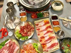 -围炉肉舍•炭烤活鳗•丹东海鲜烤肉(步行街店)